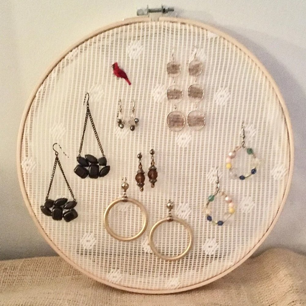 Earring Holder Display Jewelry Lace Embroidery Hoop Gift Womens Pin Board NWT - Picture 1 of 3